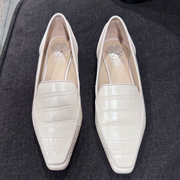 Vince Camuto Flats - Picture 10 of 15